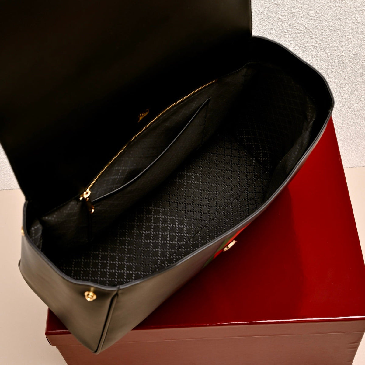 Gucci Generation GG Paparazzo Large Top Handle Bag-875019